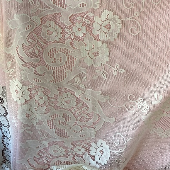 FINAL SALE PRICE 1 Large Lace Rod Pocket Window Panel - Picture 1 of 4